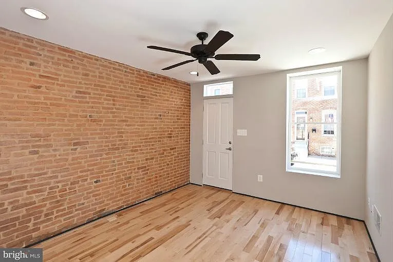 3 bed, 1398 sqft, $2,500 — Photo 4