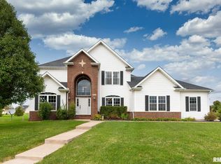 5714 New Castle Ln, Bettendorf, IA 52722