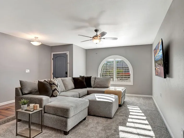 2357 S Davis Cir — Photo 10