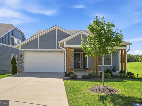 100 Walleye Ct, Lake Frederick, VA 22630