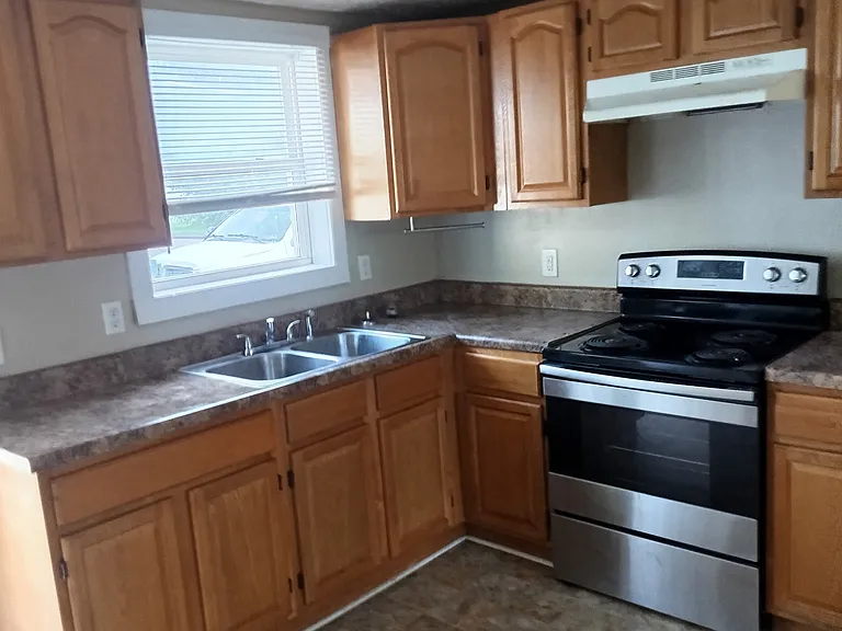 310 Arrowhead St — Photo 2