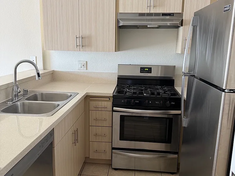 615 W Milford St — Photo 31