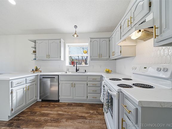 3rd image of 6312 S Date Ave