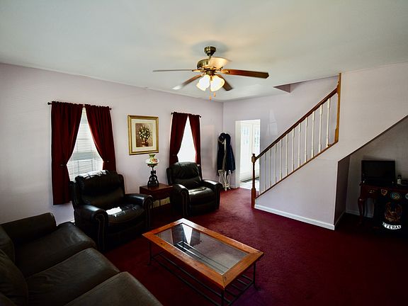 3rd image of 50 Hempstead Dr