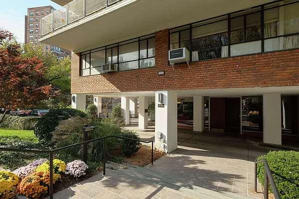 Sold by Houlihan Lawrence | media 2