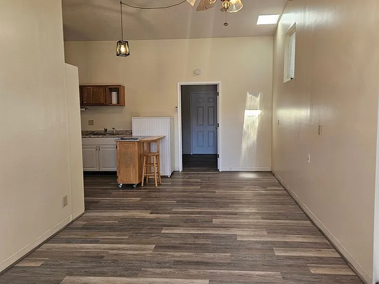 1201 W Jones Creek Rd — Photo 2