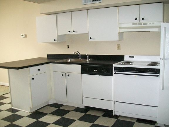 3rd image of 107 W Broad St APT 505
