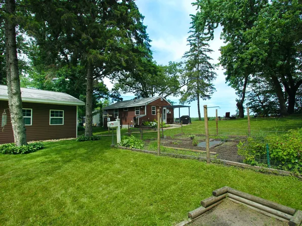27925 Lakelawn Dr, Lindstrom, MN 55045