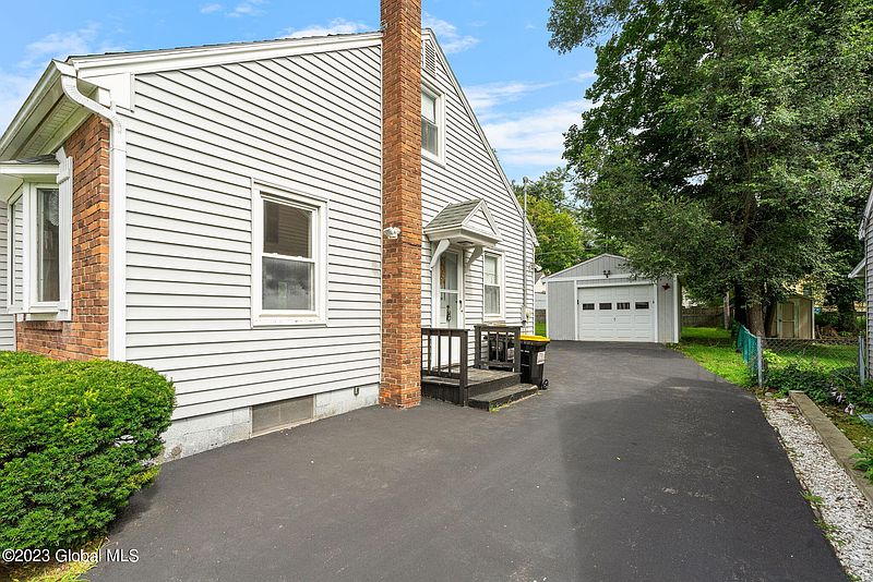 3rd image of 10 Fletcher Road