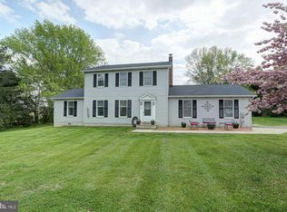 5 Rosewood Dr, West Grove, PA 19390