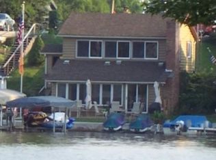 200 Lane 207 Hamilton Lk, Hamilton, IN 46742