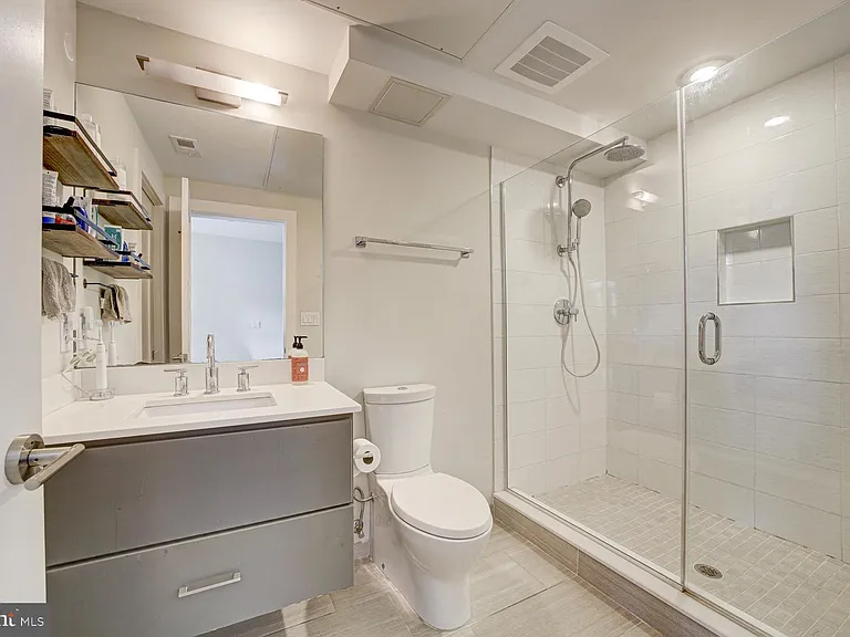 2337 Champlain St NW #104 — Photo 15