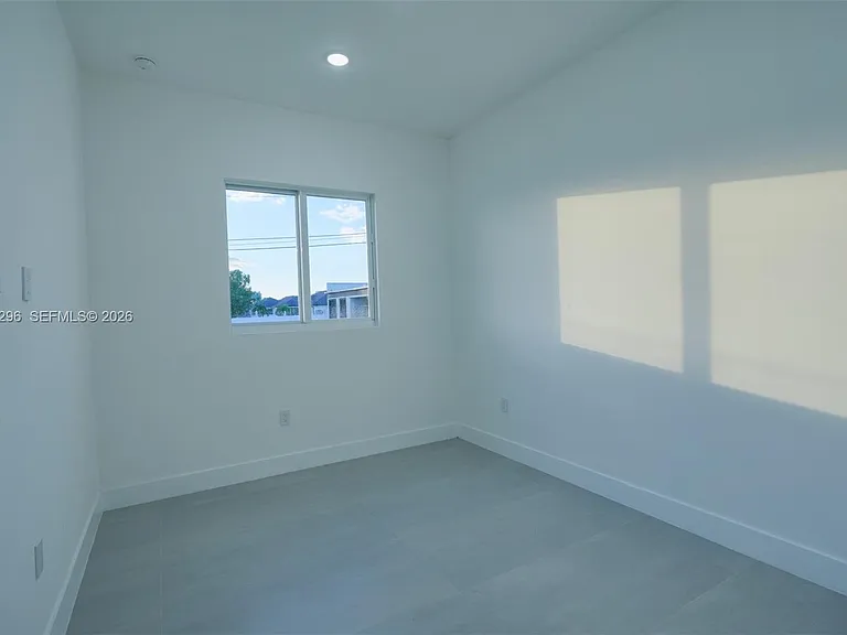 5 SW 26th Pl — Photo 33