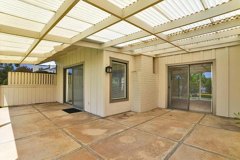 2 bed, 2.0 bath, 1340 sqft, $3,370 — Photo 3