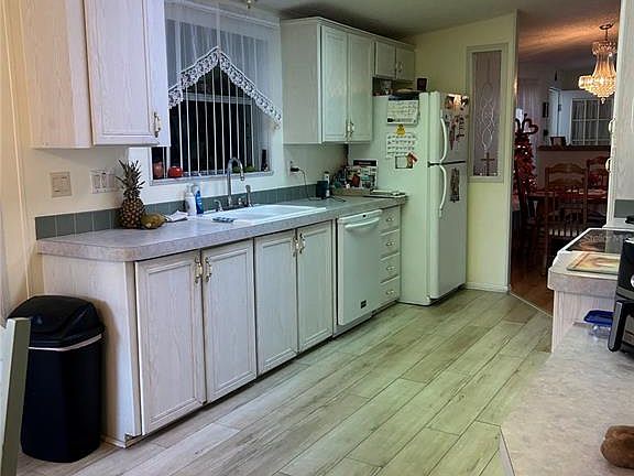 4th image of 263 Sue Ave