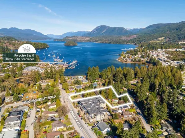 5694 Wharf Ave, Sechelt, BC V7Z 0J3