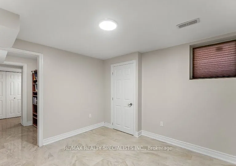 88 Showboat Cres #BSMNT — Photo 4