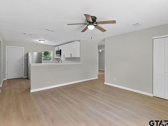 3rd image of 444 Bowie St