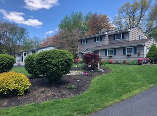 9 Fairway Dr, East Hanover, NJ 07936