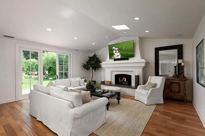 4357 Cuna Dr — Photo 6
