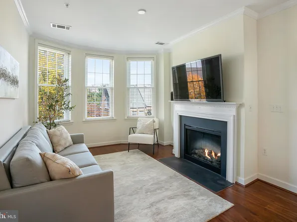 400 Cameron Station Blvd APT 308, Alexandria, VA 22304