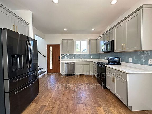 2nd image of 8 Dellwood St