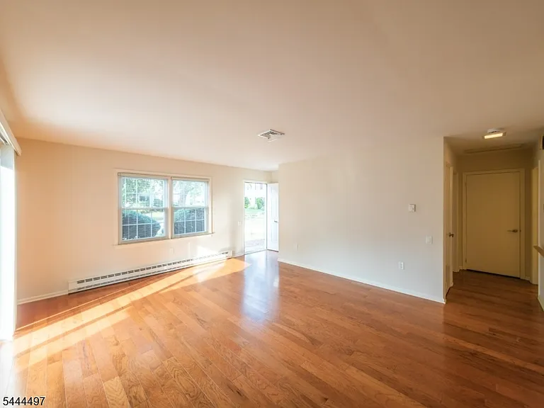 227A Manchester Ln — Photo 4