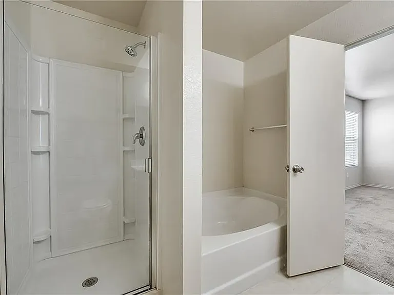 1109 Boxwood Dr — Photo 16