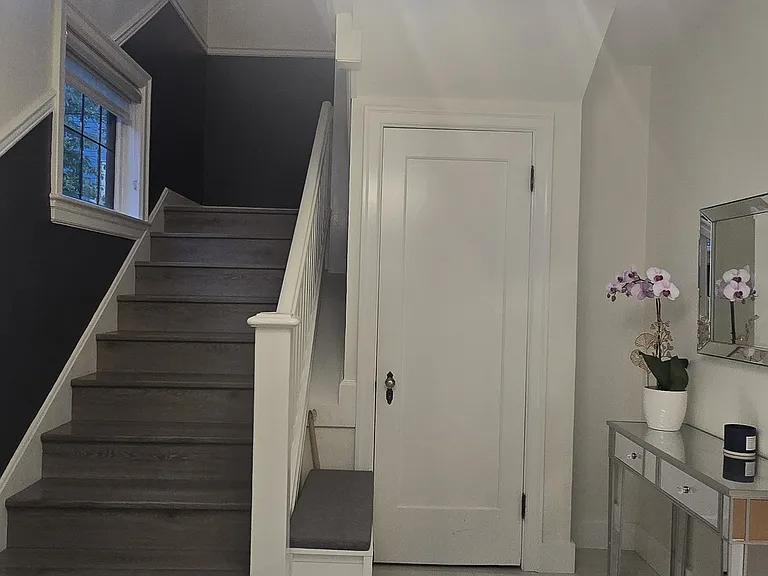 407 Saint George St — Photo 12