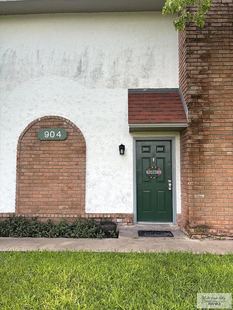 2 bed, 1.0 bath, 1144 sqft, $1,700 — Photo 1