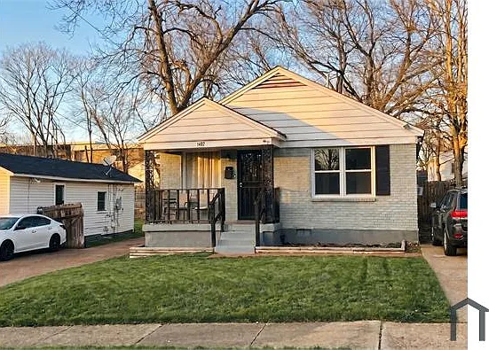 3 bed, 1296 sqft, $1,520 — Photo 2