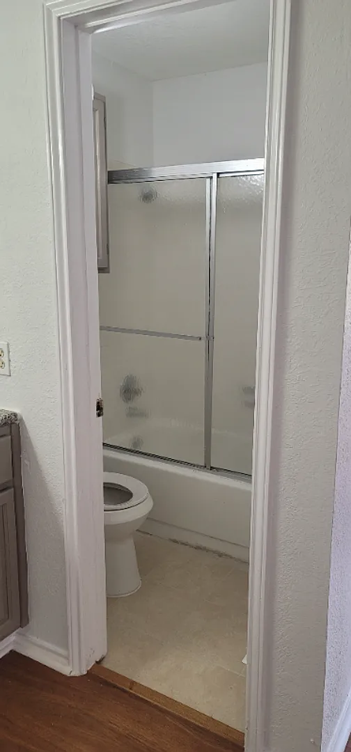 Room in 2 Bedroom Condo in Dallas — Photo 3
