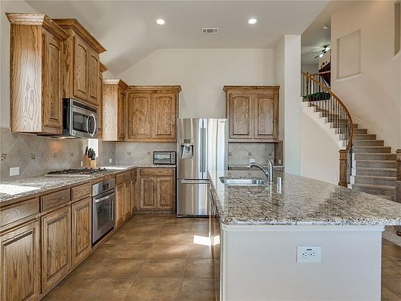 5th image of 3100 Lakemont Dr