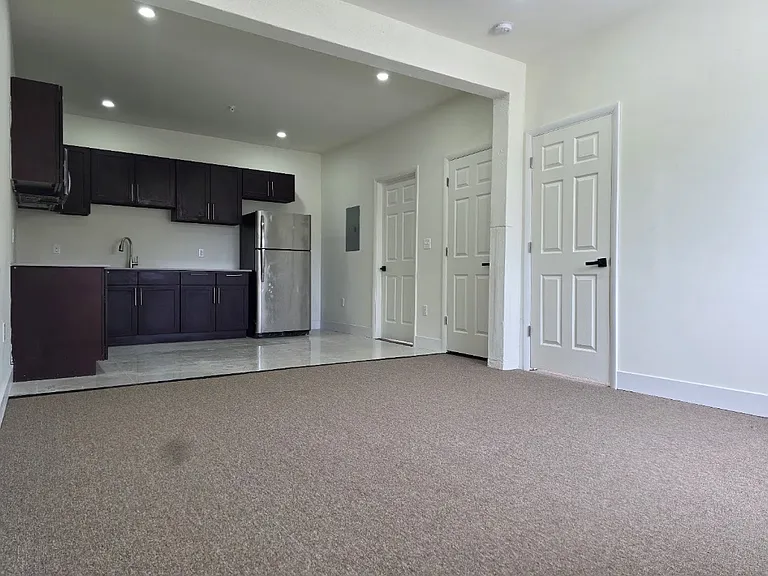 6006 NW 22nd Ave — Photo 3