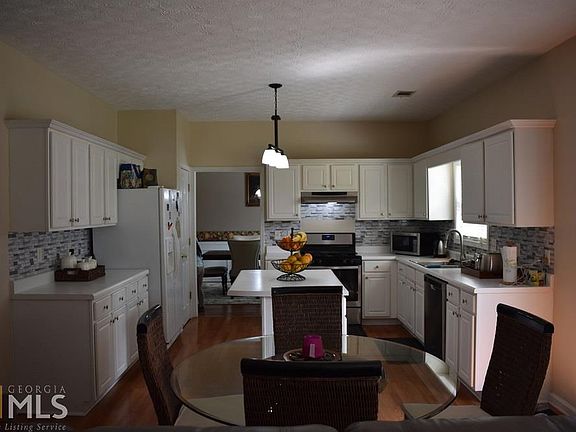 3rd image of 2115 Prospect Mill Pl