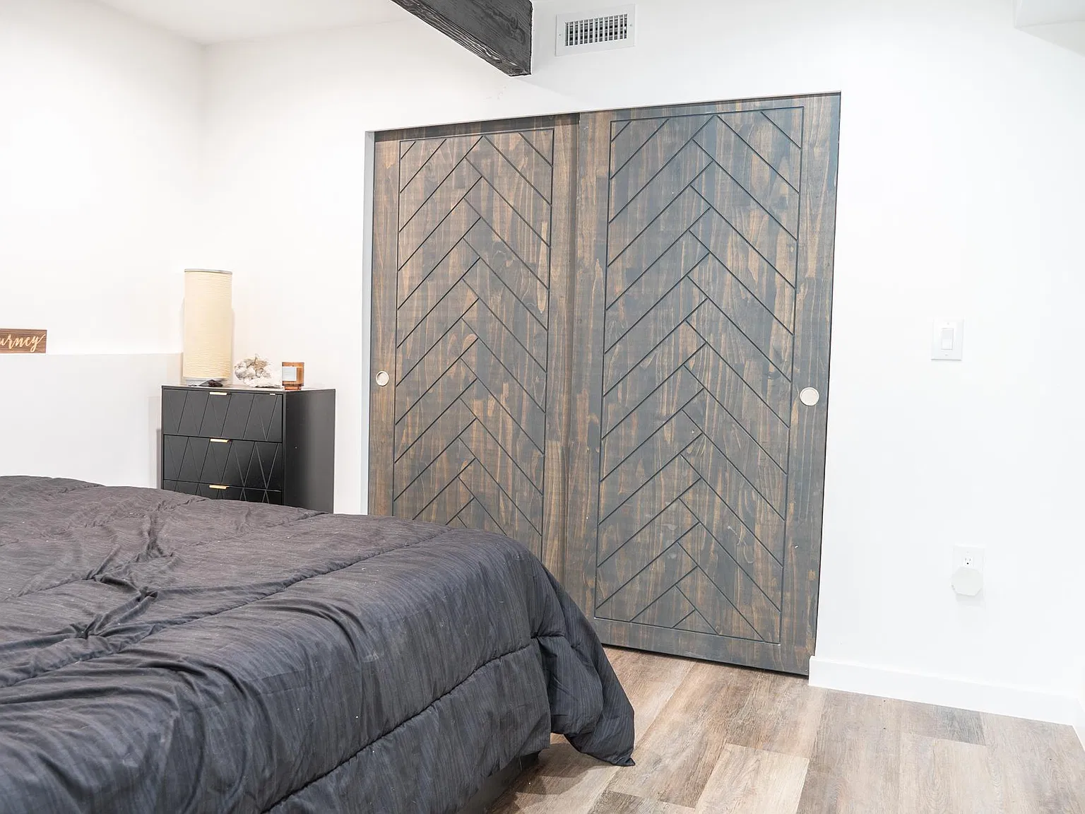 2 bed, 1000 sqft, $5,000 — Photo 3