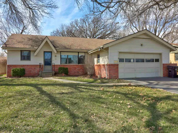 909 N High Dr, McPherson, KS 67460