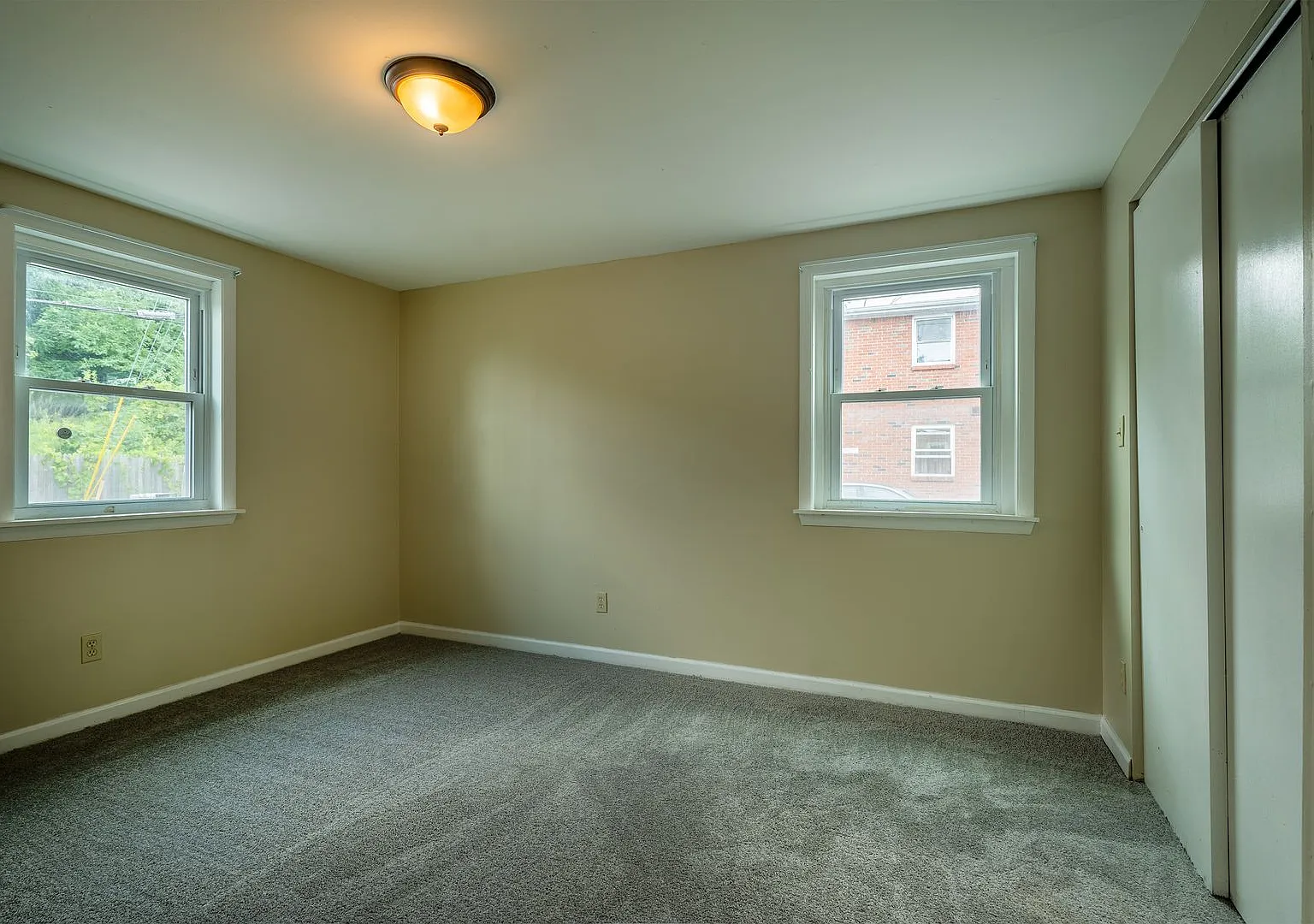 576 Taunton Place — Photo 4