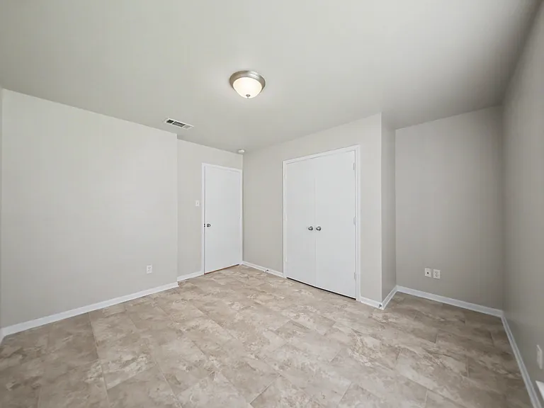 607 E Un — Photo 12