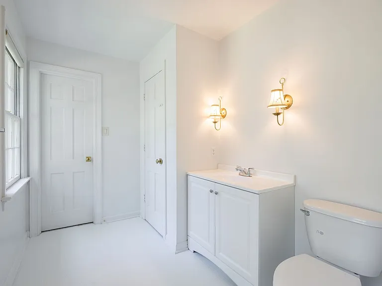 2401 Scarsborough Dr — Photo 28