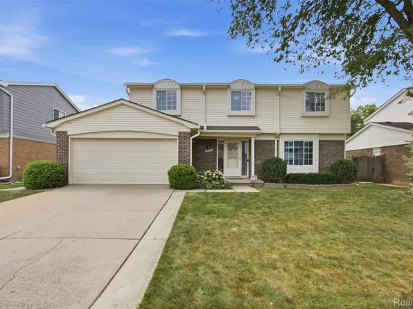 15814 Amore St, Clinton Township, MI 48038