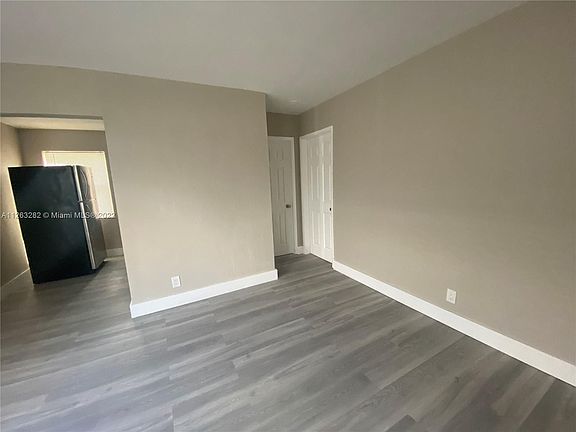 5th image of 2300 Douglas St #3