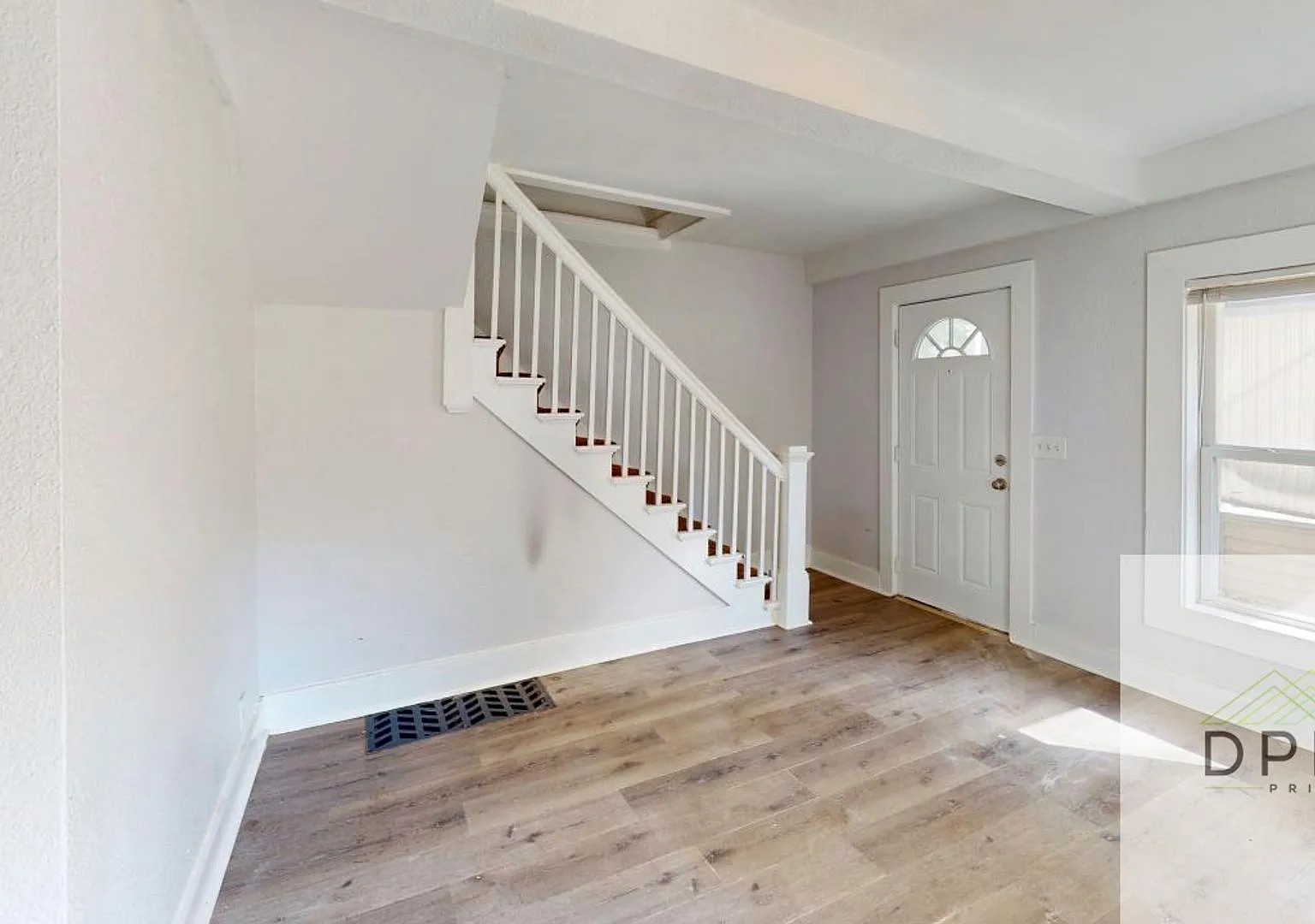 325 E Hillsdale — Photo 1