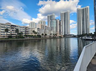 300 Bayview Dr APT 612, Sunny Isles Beach, FL 33160