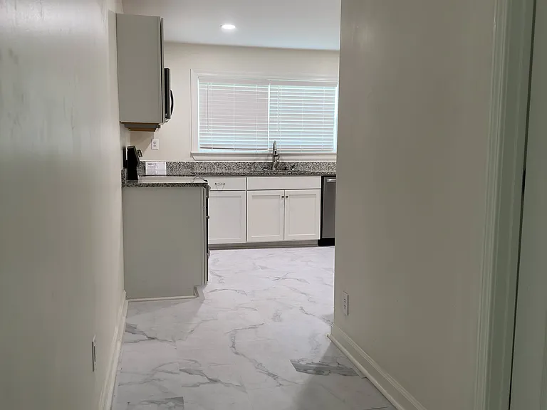 4900 S Lakewood Dr — Photo 7