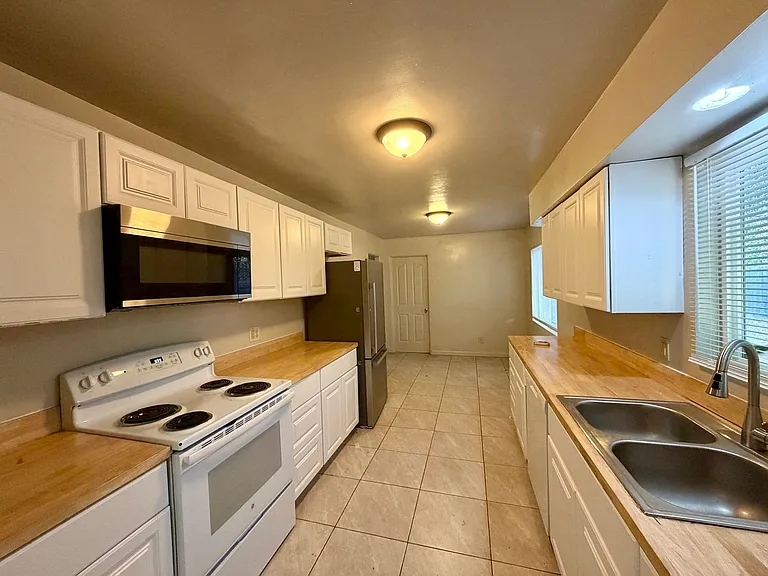 930 De Moll Dr — Photo 6