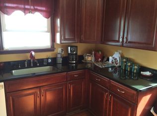15277 Helen St, Southgate, MI 48195