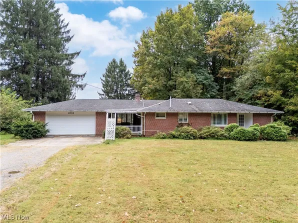2044 Paradise Rd, Orrville, OH 44667