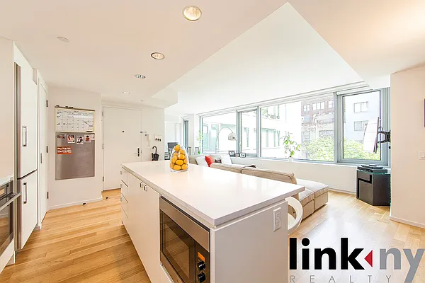 Rented by Link NY Realty | media 54