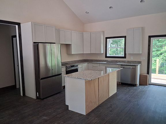 3rd image of 70 Deerfield Ct